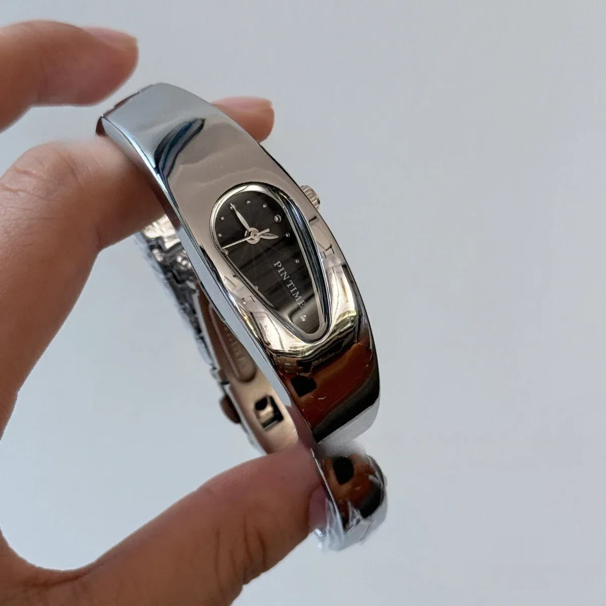 Teardrop Bracelet Watch for Women | Millennium Wind Light Luxury Iced Out Watch | Senior Sense Antique Quartz Clock | Female Couple Gift | Caratix - CaratixJewelry