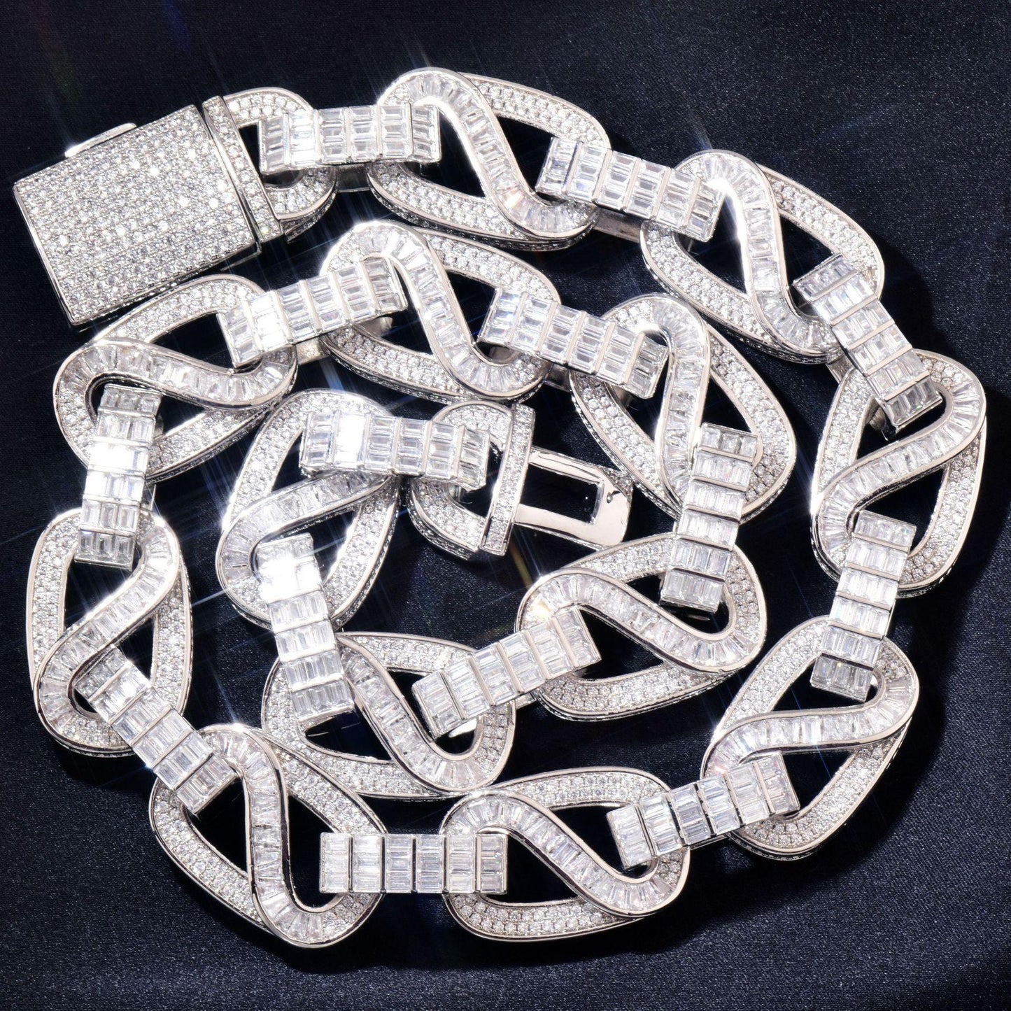 CARÁTIX 18mm / 20mm T Square Cuban Link Chain Necklace – Iced Out Hip Hop Jewelry for Men | Trendy Rapper Bracelet Style - CaratixJewelry