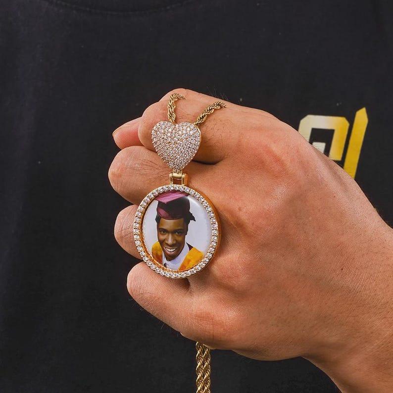 Custom 35/45mm Circle Chain Medal Disc Photo Pendant With Heart Clasp Memory Picture Pendant Engrave Name HipHop Fashion Jewelry - CaratixJewelry