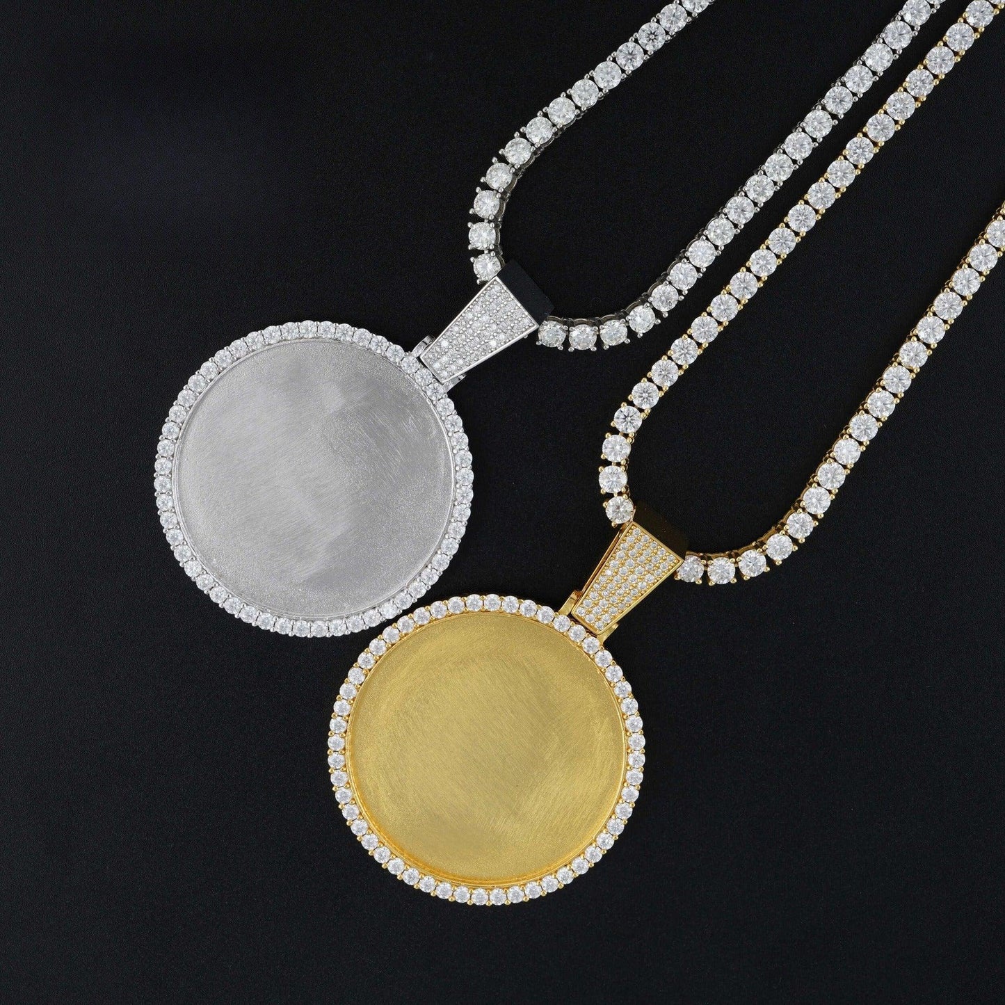 Hip-Hop 40MM Round Photo Frame Pendant – S925 Silver Moissanite, Trendy Men’s Jewelry - CaratixJewelry