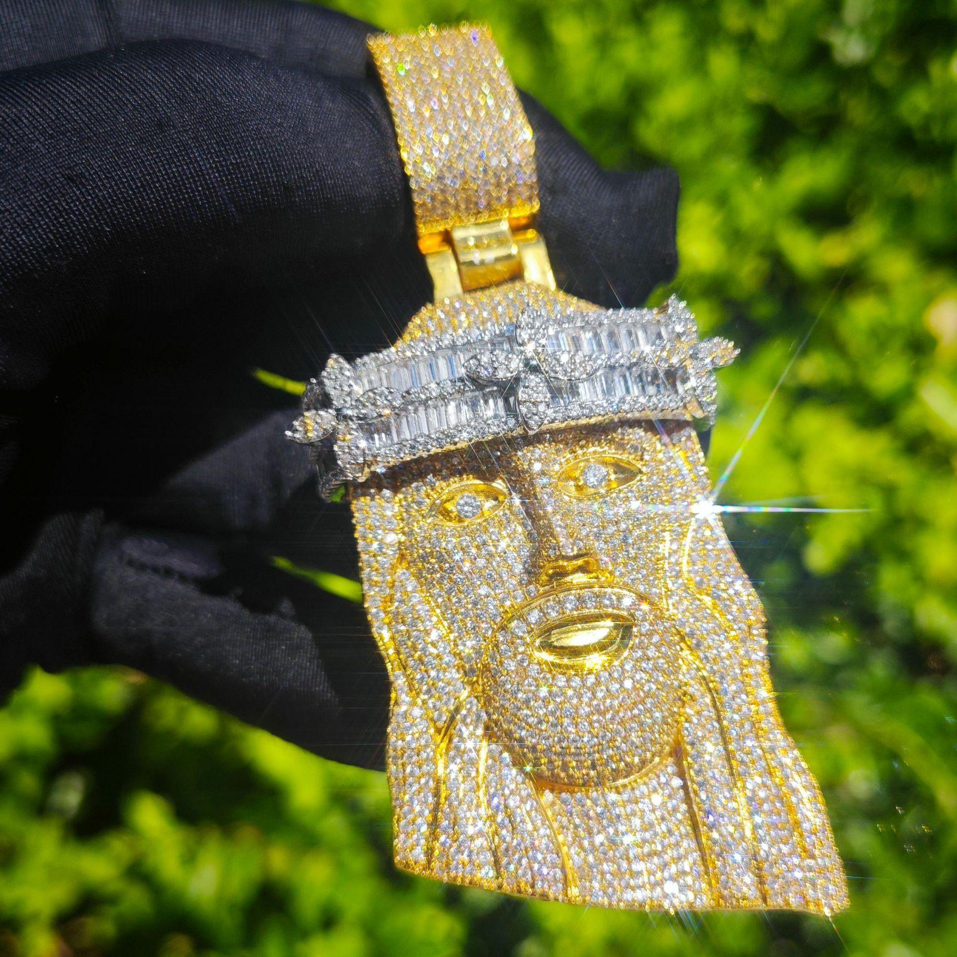 Hip Hop Jesus Clover Pendant Necklace – Iced Out Zircon Cross Design for Men | Trendy Street Style Jewelry - CaratixJewelry