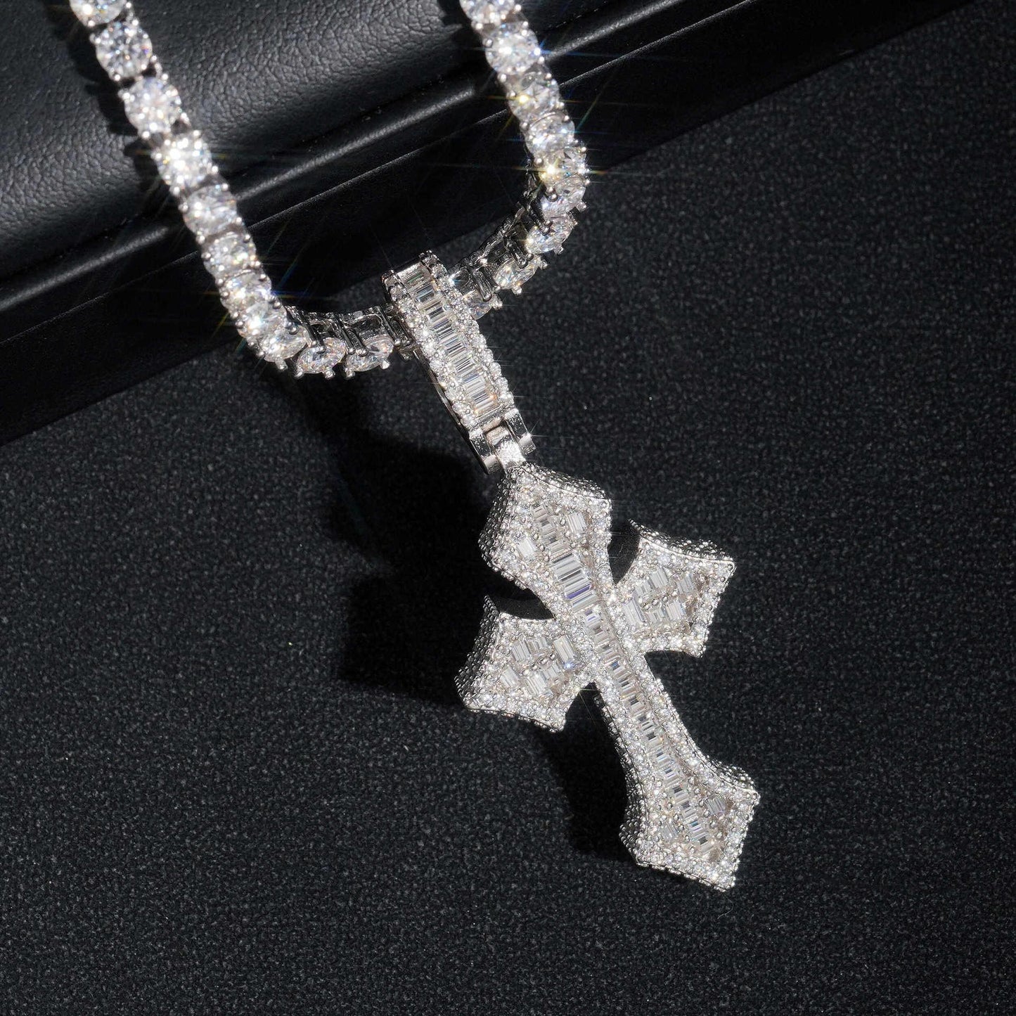 S925 Silver Moissanite Cross Pendant Necklace – High-Quality, Trendy Jewelry - CaratixJewelry