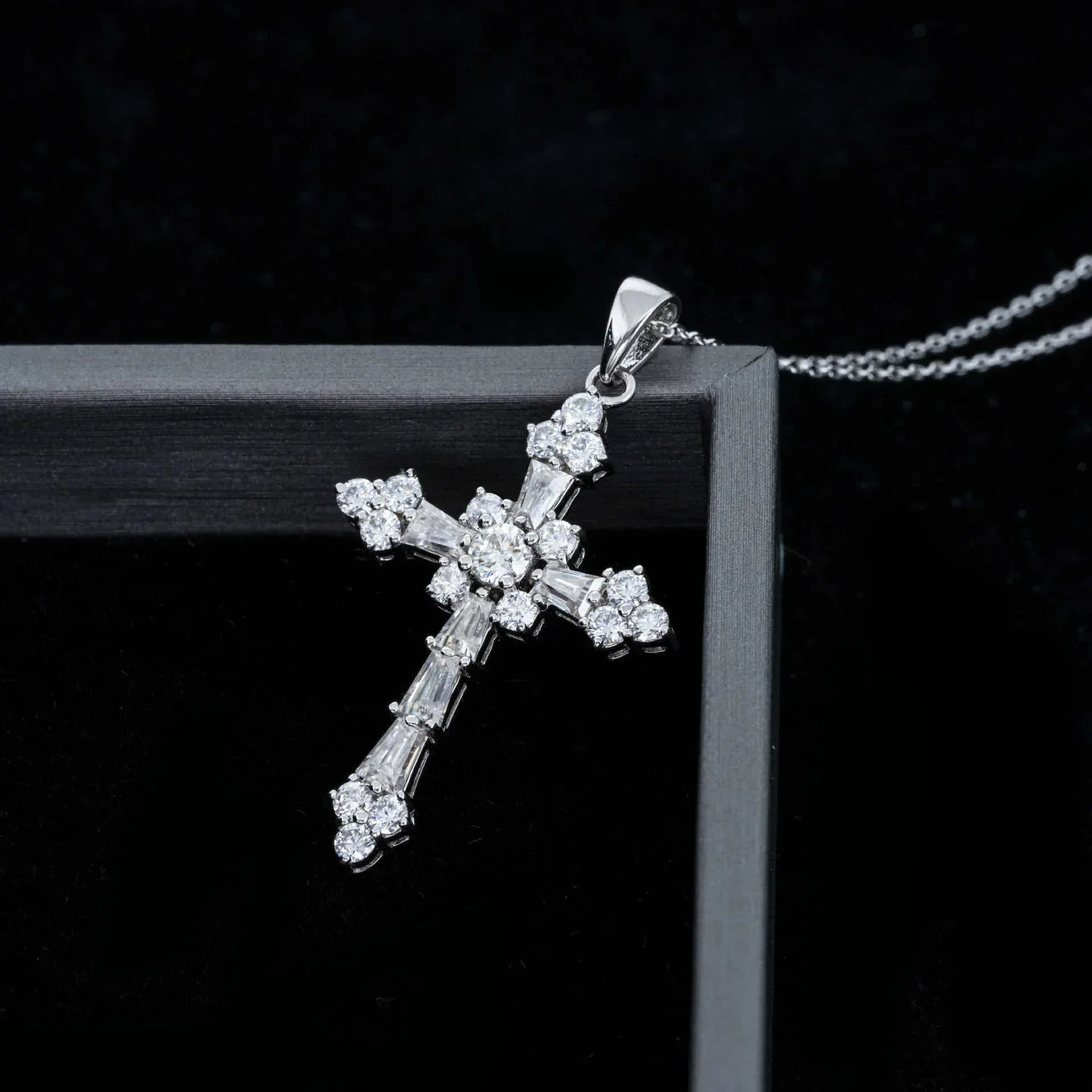 S925 Silver Platinum D Color Moissanite Cross Pendant – Luxury Sparkling Jewelry - CaratixJewelry