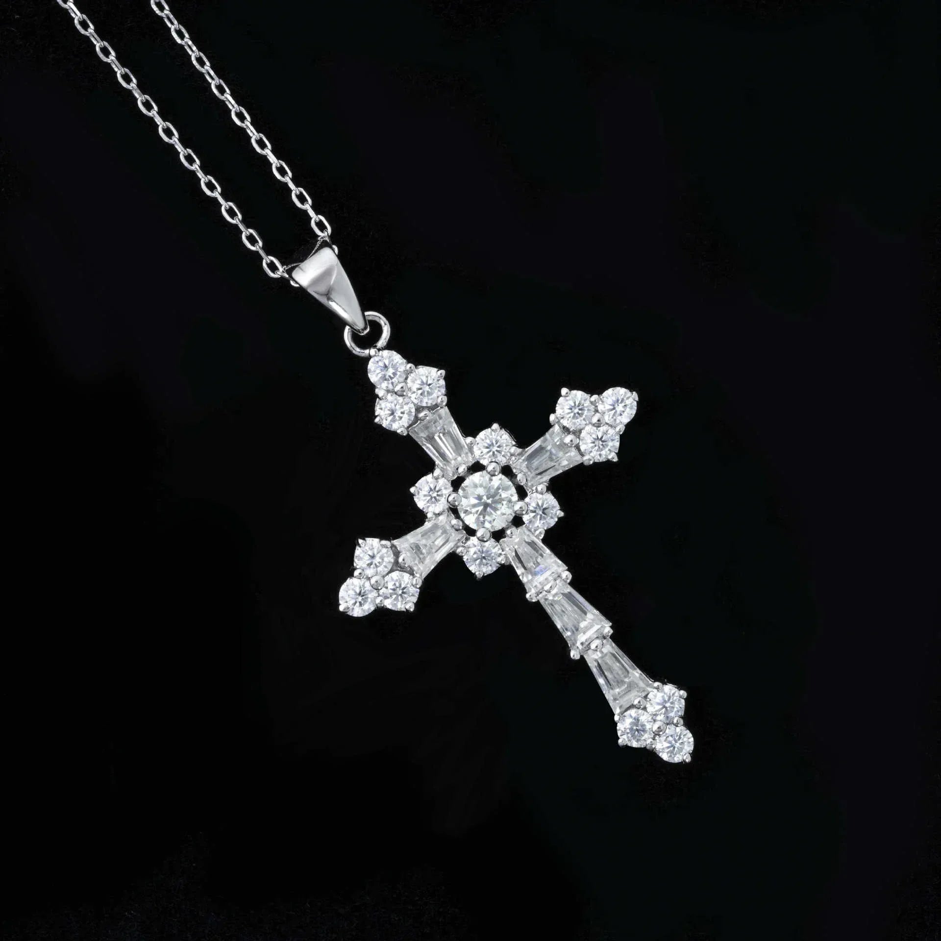 S925 Silver Platinum D Color Moissanite Cross Pendant – Luxury Sparkling Jewelry - CaratixJewelry